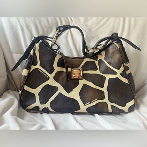 🤎🤎 Dooney & Bourke Giraffe Print leather Shoulder Bag